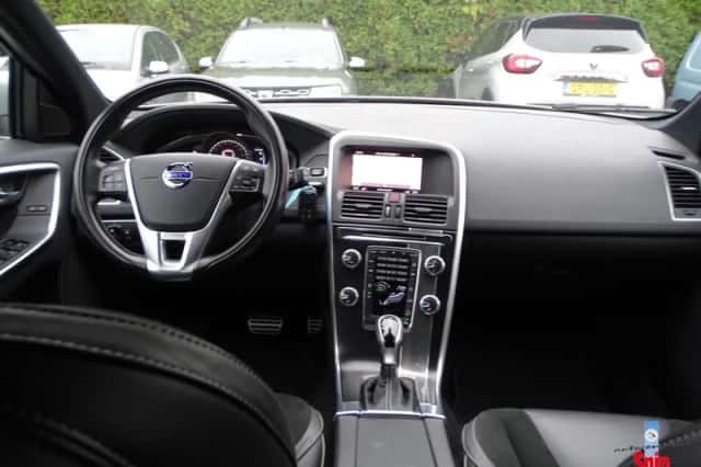 Volvo XC60 (2017) thumbnail 3