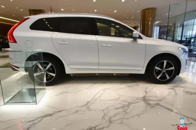 Volvo XC60 (2017) thumbnail 4
