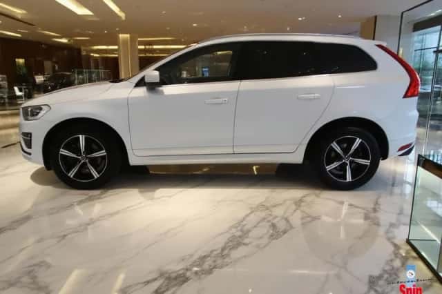Volvo XC60 (2017) thumbnail 6