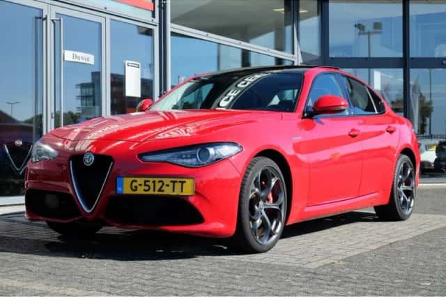 Alfa Romeo Giulia (2017) thumbnail 1