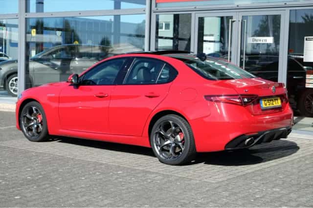 Alfa Romeo Giulia (2017) thumbnail 3