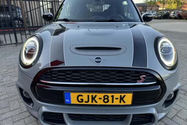 MINI Cabrio (2020) thumbnail 2