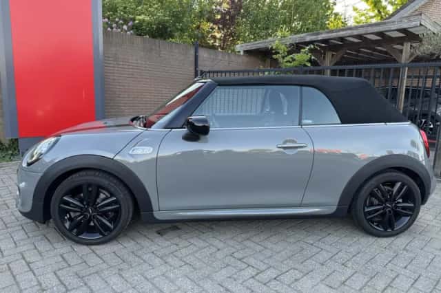 MINI Cabrio (2020) thumbnail 3