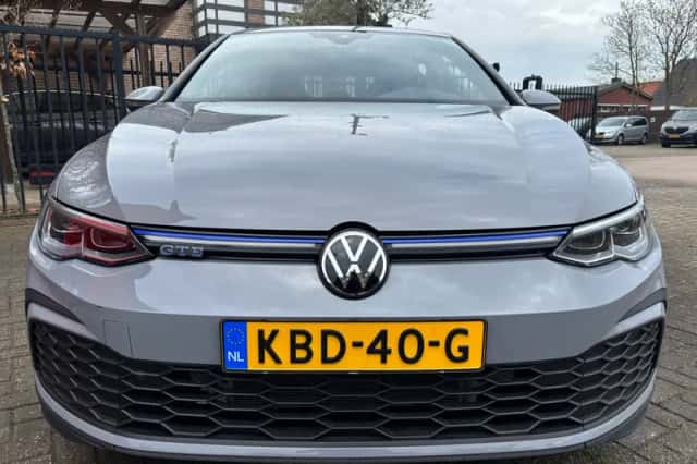 Volkswagen Golf (2022) thumbnail 2
