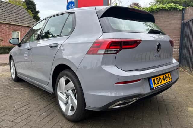 Volkswagen Golf (2022) thumbnail 4