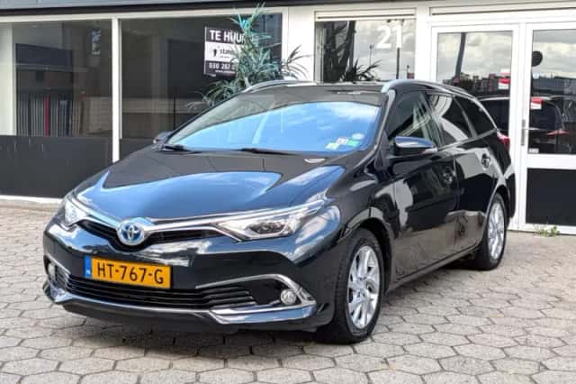 Toyota Auris (2015) thumbnail 1