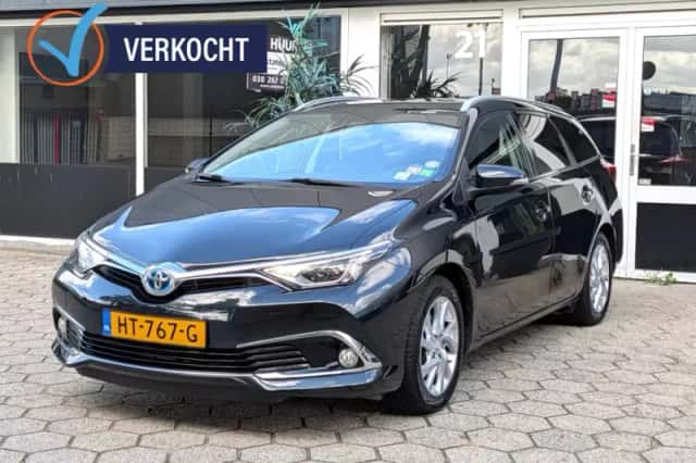 Toyota Auris (2015) thumbnail 1