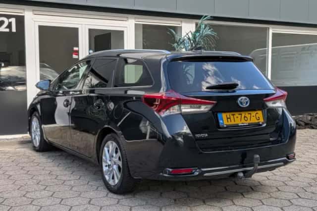 Toyota Auris (2015) thumbnail 5