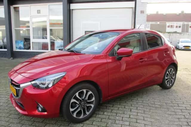 Mazda 2 (2015) thumbnail 2