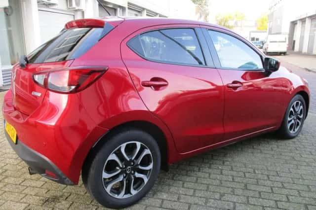 Mazda 2 (2015) thumbnail 3