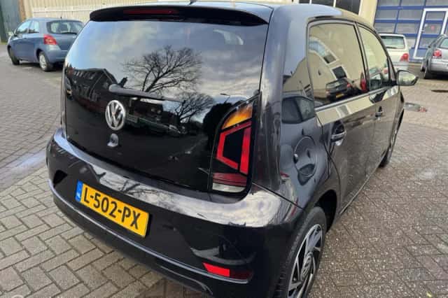 Volkswagen Up! (2019) thumbnail 3