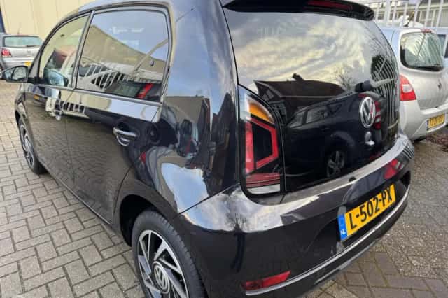 Volkswagen Up! (2019) thumbnail 4