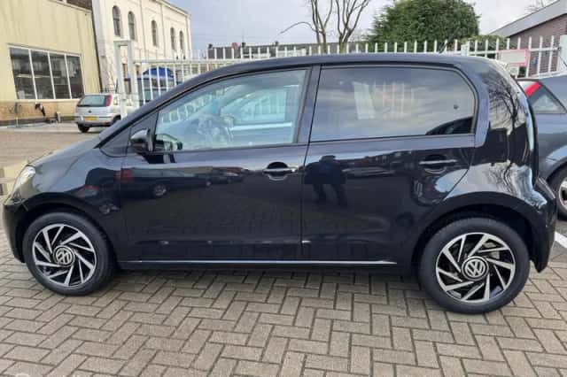 Volkswagen Up! (2019) thumbnail 5