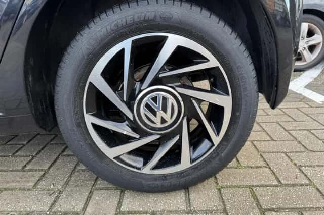 Volkswagen Up! (2019) thumbnail 6