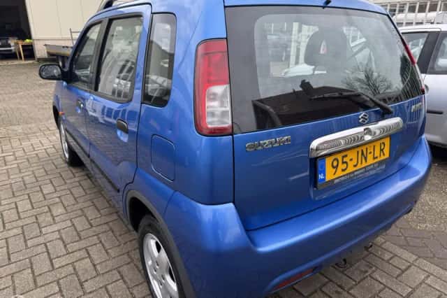 Suzuki Ignis (2002) thumbnail 4