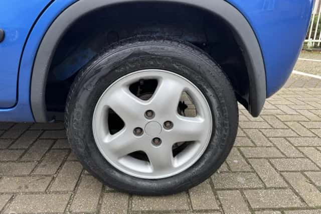 Suzuki Ignis (2002) thumbnail 6
