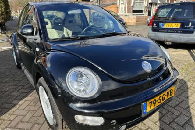 Volkswagen New Beetle (2000) thumbnail 2