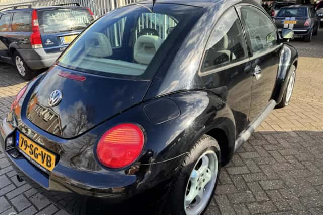 Volkswagen New Beetle (2000) thumbnail 4