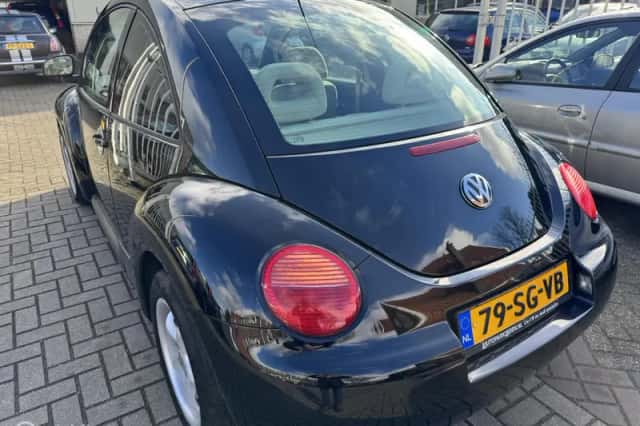 Volkswagen New Beetle (2000) thumbnail 5