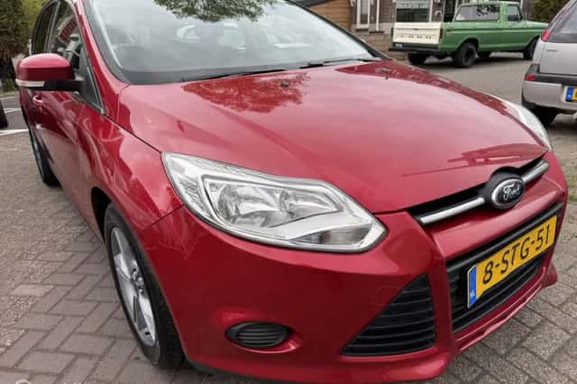 Ford Focus (2013) thumbnail 3