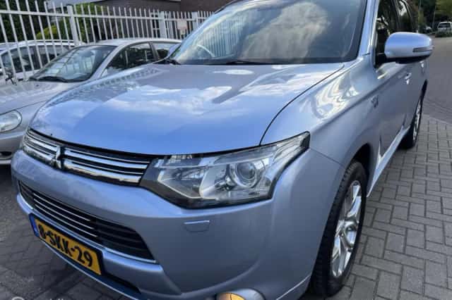 Mitsubishi Outlander (2013) thumbnail 1