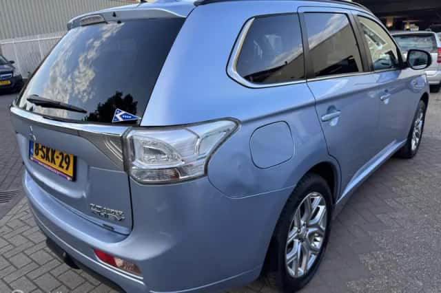 Mitsubishi Outlander (2013) thumbnail 4