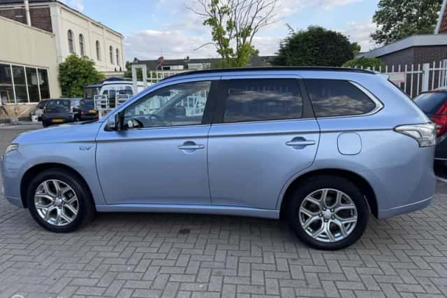 Mitsubishi Outlander (2013) thumbnail 6