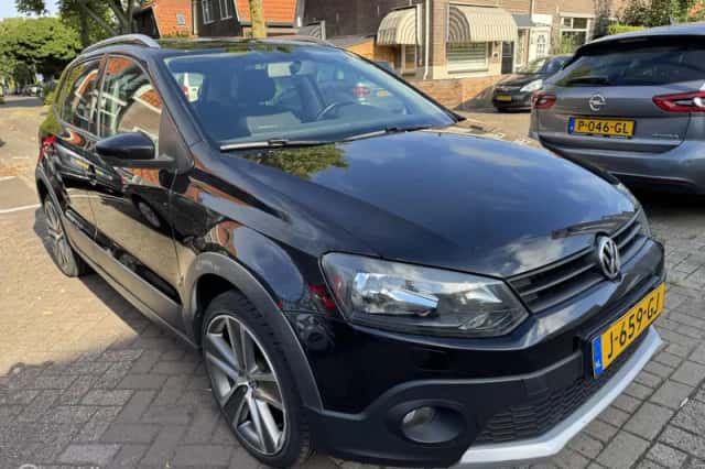 Volkswagen Polo (2011) thumbnail 2