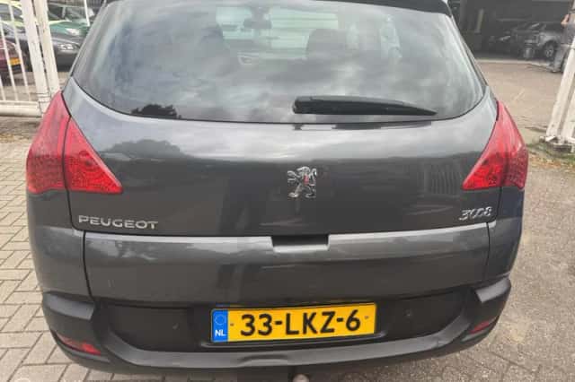 Peugeot 3008 (2010) thumbnail 2