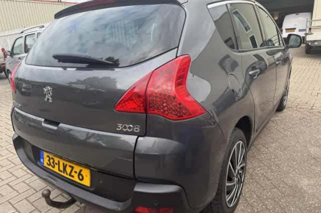 Peugeot 3008 (2010) thumbnail 6