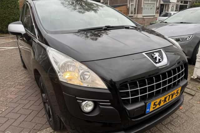 Peugeot 3008 (2010) thumbnail 2
