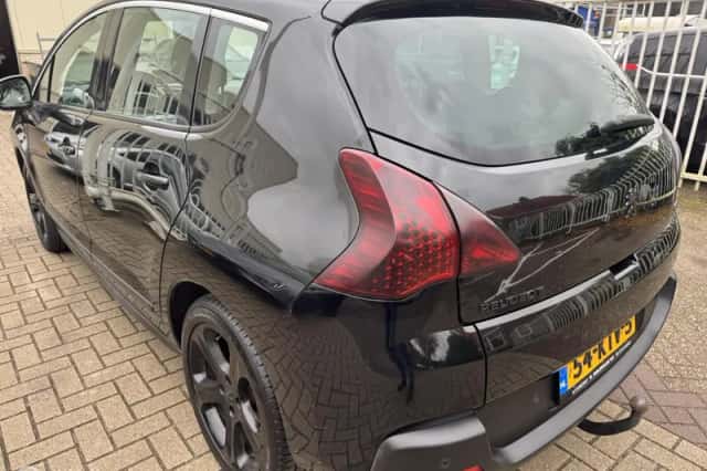 Peugeot 3008 (2010) thumbnail 5