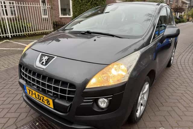 Peugeot 3008 (2010) thumbnail 1