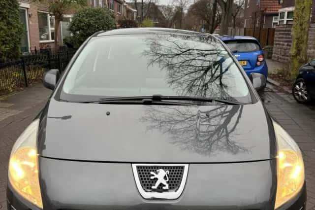 Peugeot 3008 (2010) thumbnail 2