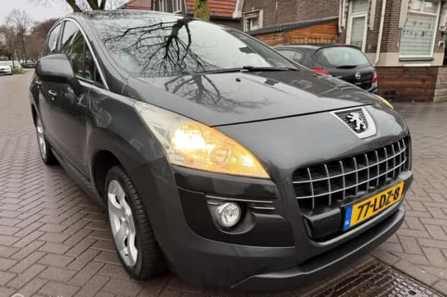 Peugeot 3008 (2010) thumbnail 3