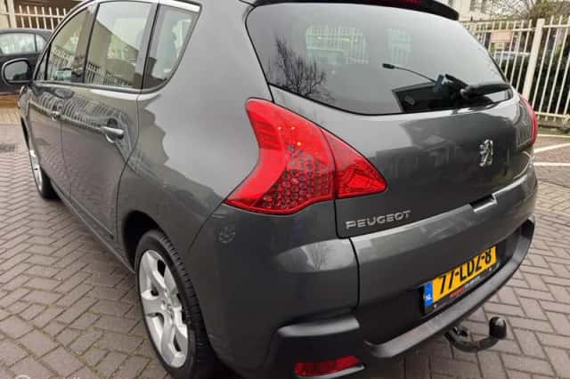 Peugeot 3008 (2010) thumbnail 5