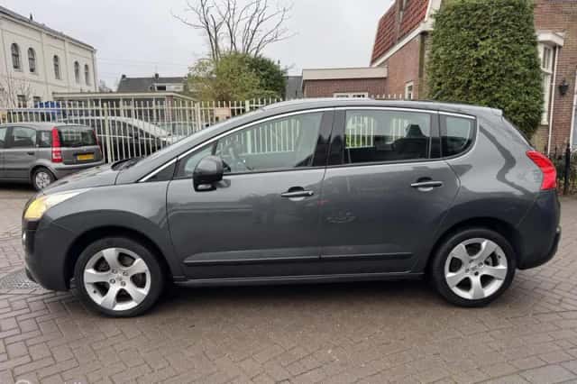 Peugeot 3008 (2010) thumbnail 6