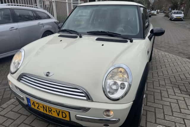 MINI Cooper (2004) thumbnail 1
