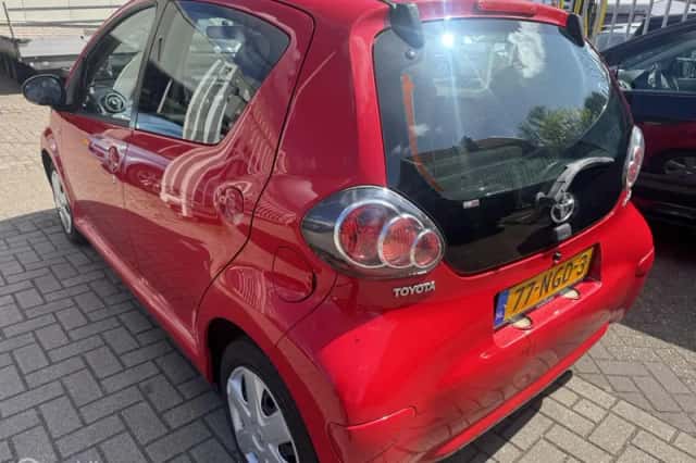 Toyota Aygo (2010) thumbnail 5