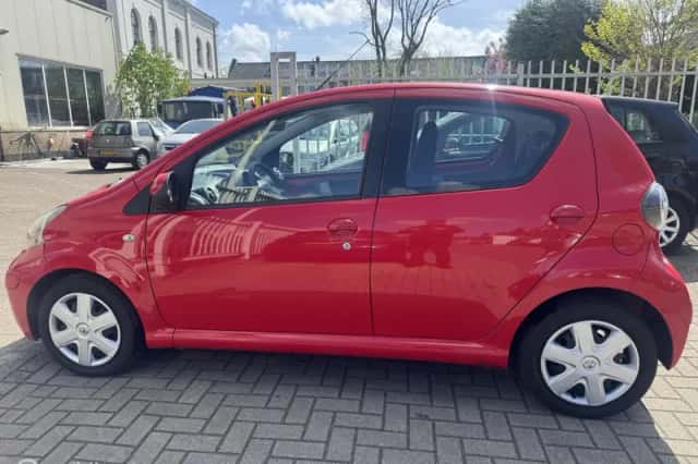 Toyota Aygo (2010) thumbnail 6