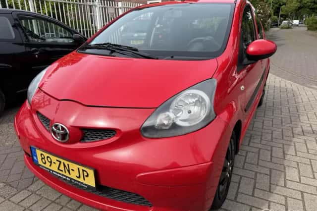 Toyota Aygo (2008) thumbnail 1