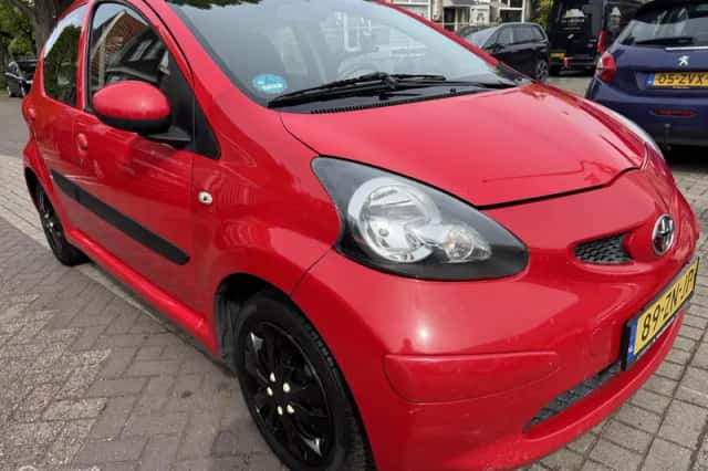 Toyota Aygo (2008) thumbnail 2
