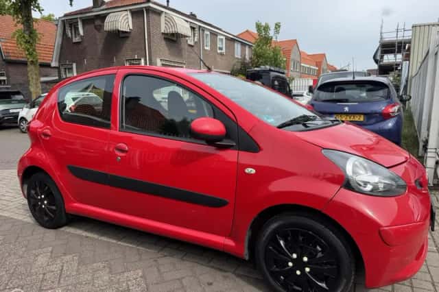 Toyota Aygo (2008) thumbnail 3