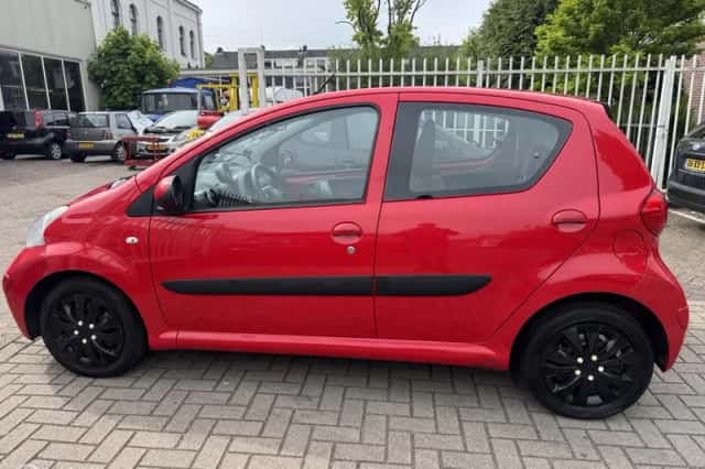 Toyota Aygo (2008) thumbnail 6