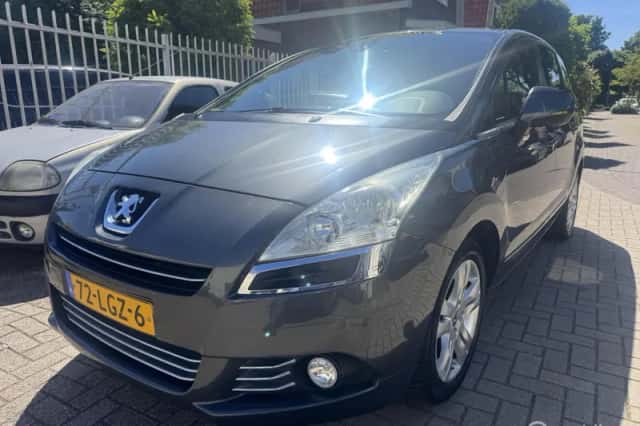Peugeot 5008 (2010) thumbnail 1