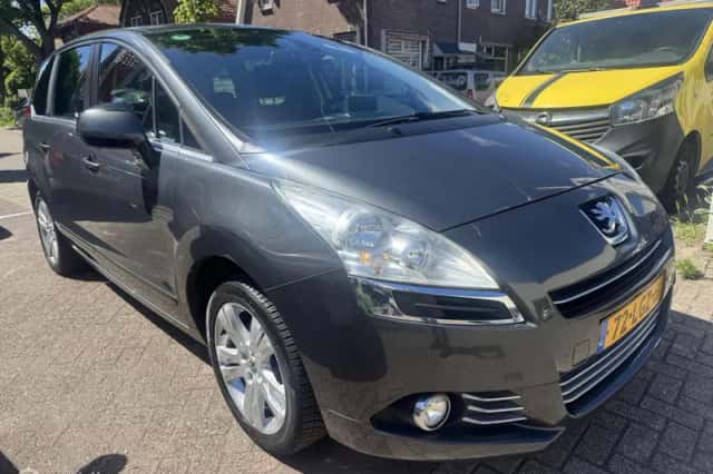 Peugeot 5008 (2010) thumbnail 3