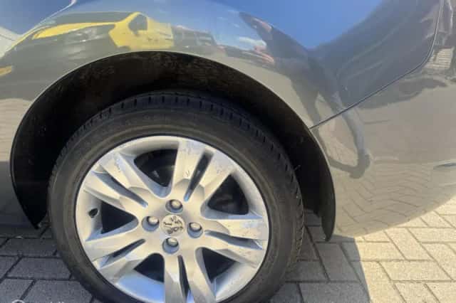 Peugeot 5008 (2010) thumbnail 6