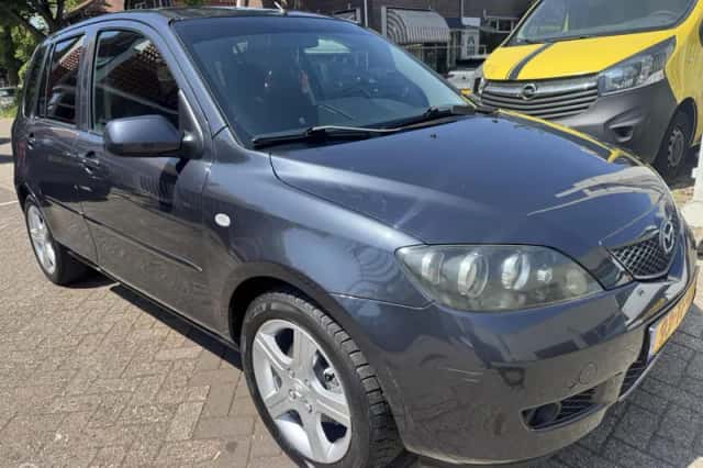 Mazda 2 (2006) thumbnail 3