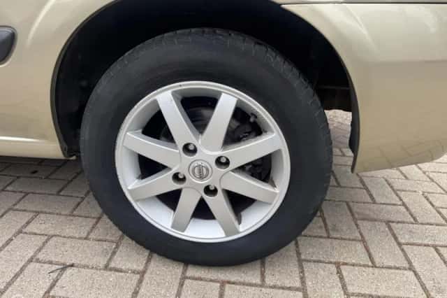 Nissan Almera (2003) thumbnail 6