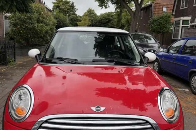 MINI Cooper (2010) thumbnail 3